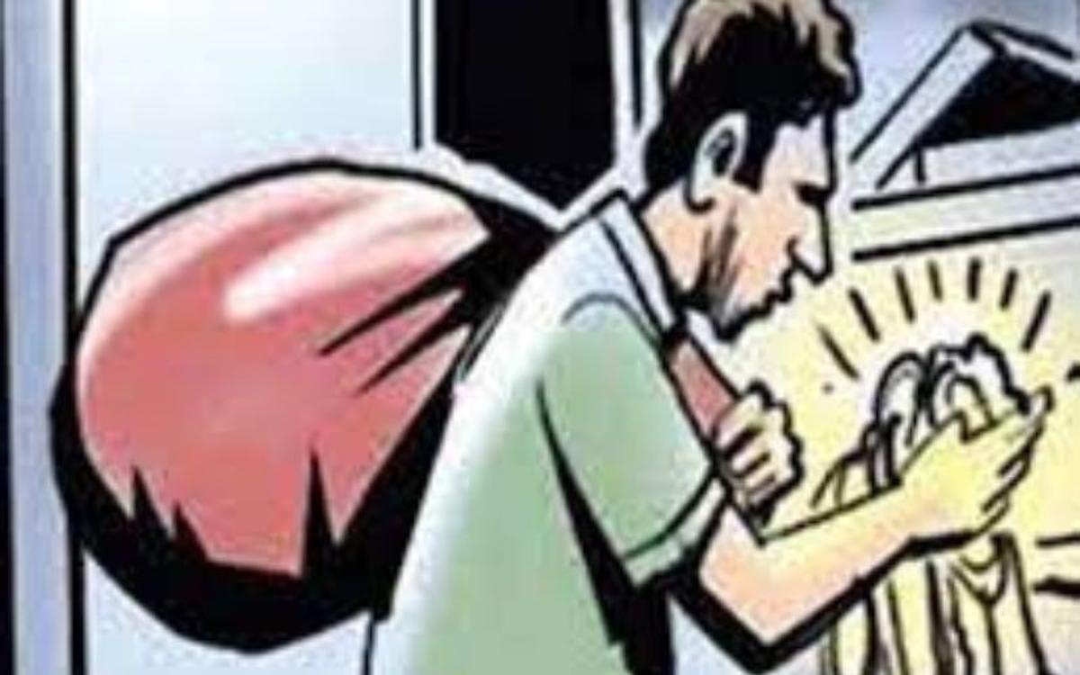 ग्रेटर नोएडा में शातिर चोरों ने घर से गायब किया लाखों का सामान