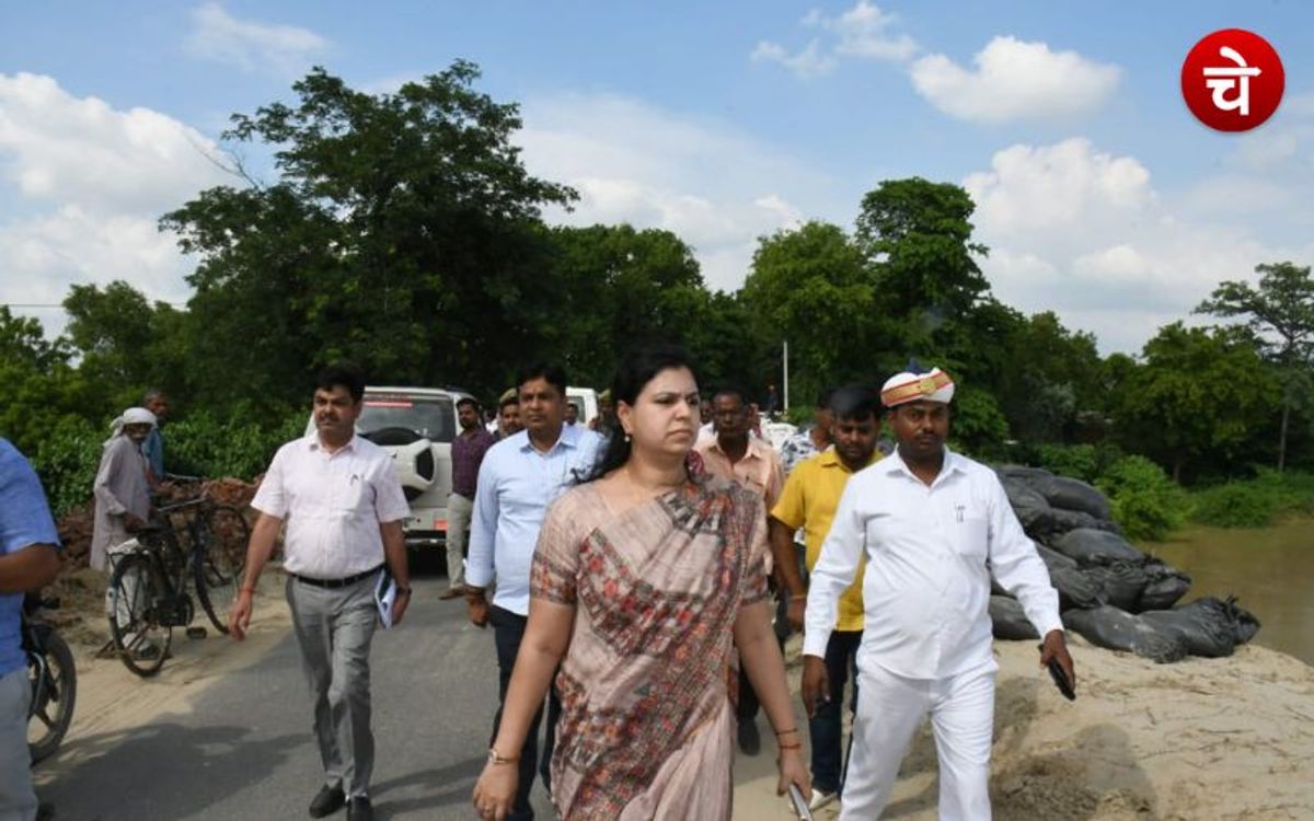 उत्तर प्रदेश की खूबसूरत महिला DM का वीडियो हुआ वायरल