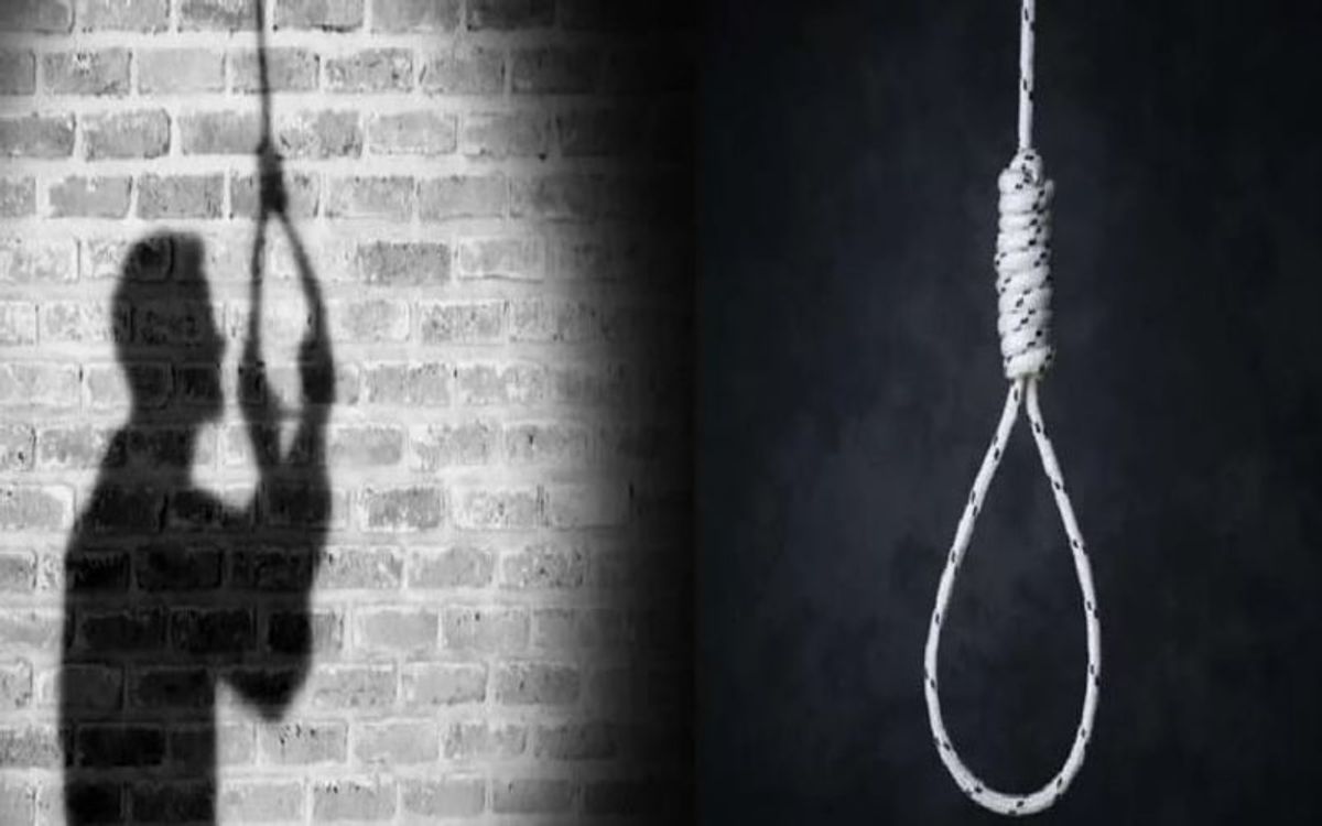 ग्रेटर नोएडा में पेड़ से झूलता मिला शव, पुलिस जुटी जांच में
