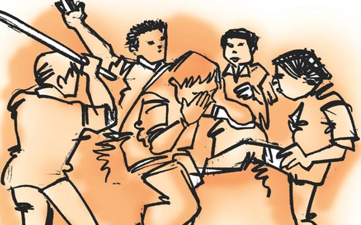 दबंगों ने ऑफिस में बोला धाबा, मालिक की जमकर कर दी पिटाई