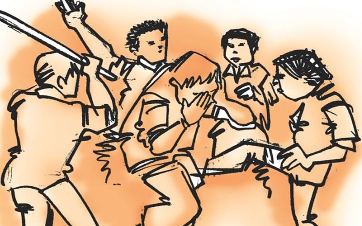 दबंगों ने ऑफिस में बोला धाबा, मालिक की जमकर कर दी पिटाई