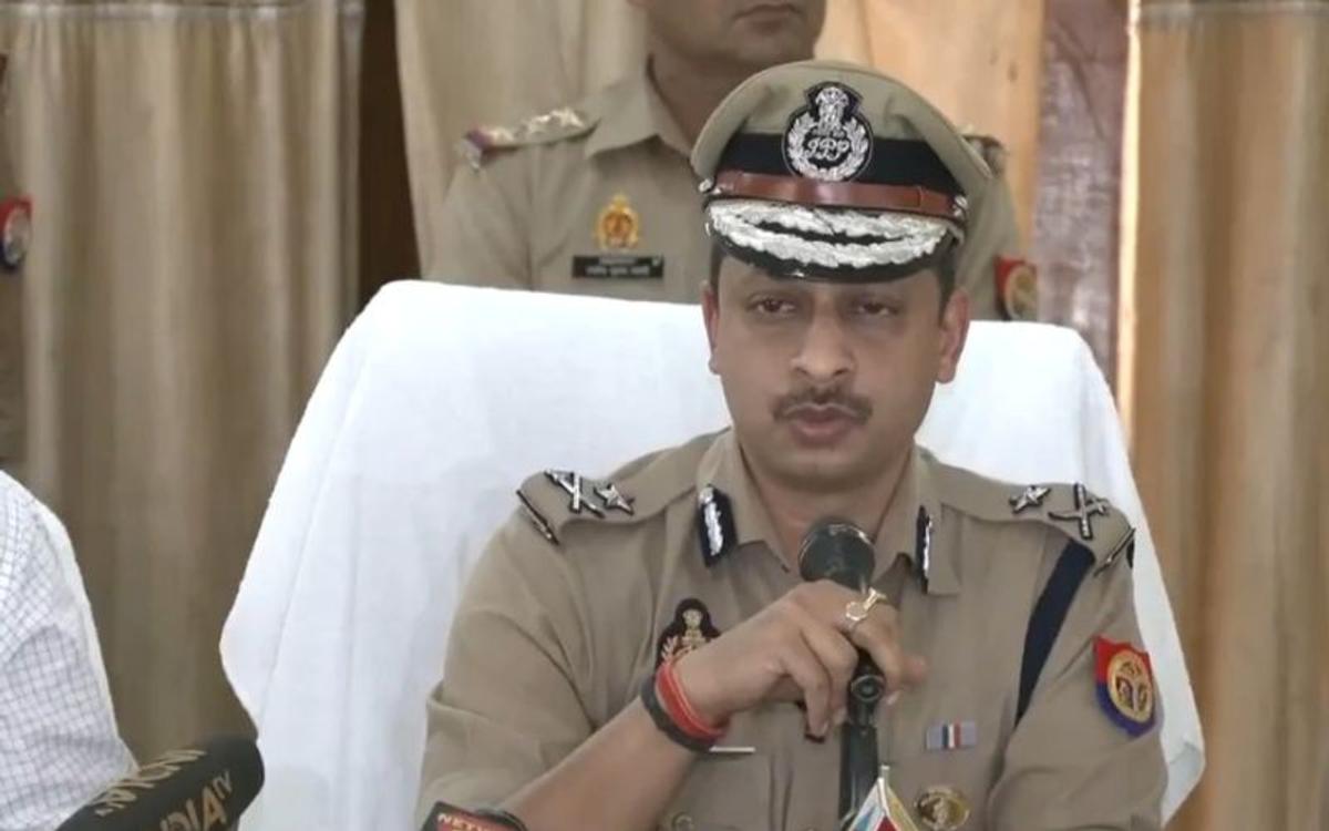 बड़ी खबर : हाथरस कांड में मुख्य आयोजक देव प्रकाश पर एक लाख का इनाम घोषित