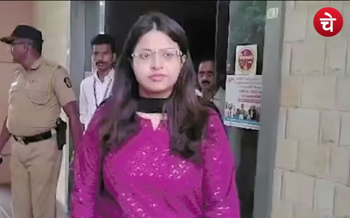 IAS पूजा खेडकर के खिलाफ UPSC का बड़ा एक्शन, भेजा नोटिस