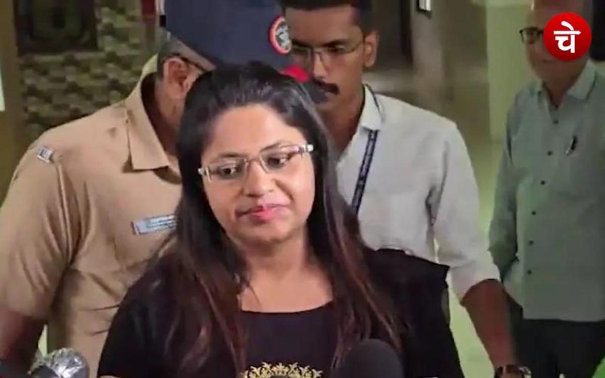 विवादित IAS पूजा खेडकर पर एक्शन, ट्रेनिंग रोकी, एकेडमी वापस बुलाया