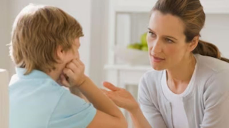 गाली देना सीख गया है आपका बच्चा तो बिना गुस्से किए इस तरह सुधारें उसकी आदत