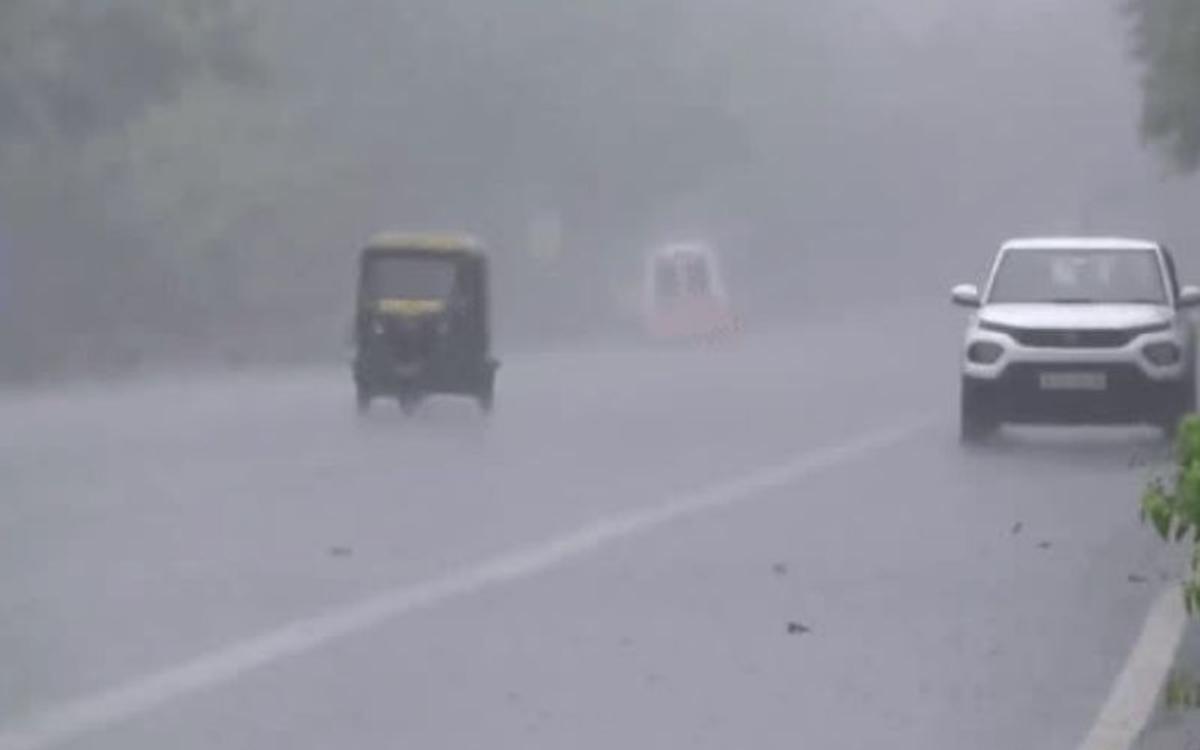 दिल्ली-एनसीआर में जमकर बरसे बदरा, कई इलाकों में जलभराव
