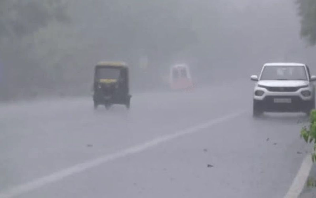 दिल्ली-एनसीआर में जमकर बरसे बदरा, कई इलाकों में जलभराव
