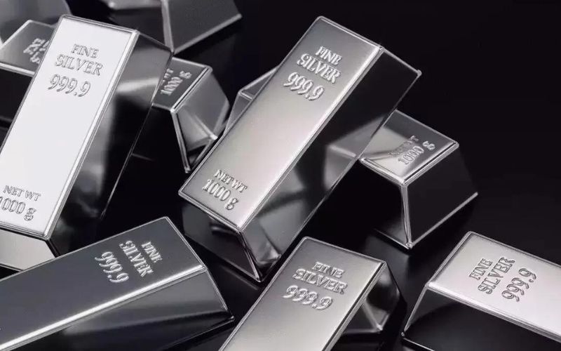 चांदी बन रही है सोना, खरीद लो जल्दी