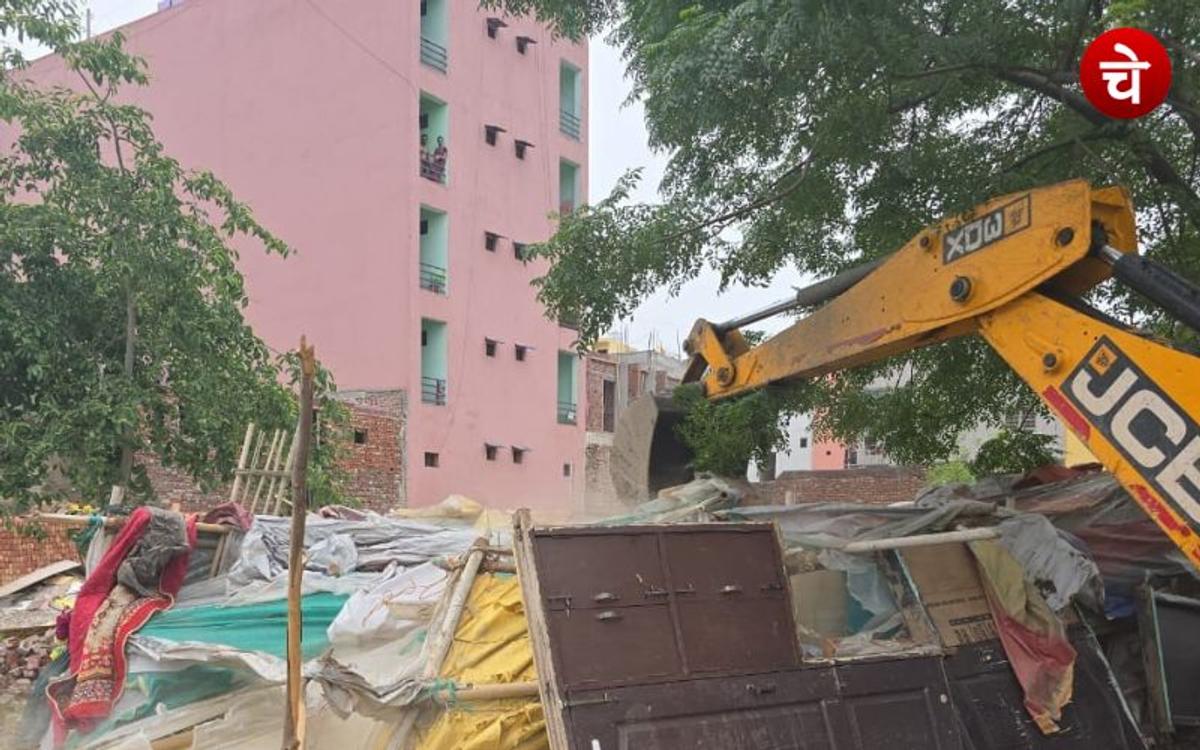 ‘बाबा के बुलडोजर’ ने छलेरा में अतिक्रमण किया साफ, करोड़ों रुपये की है जमीन