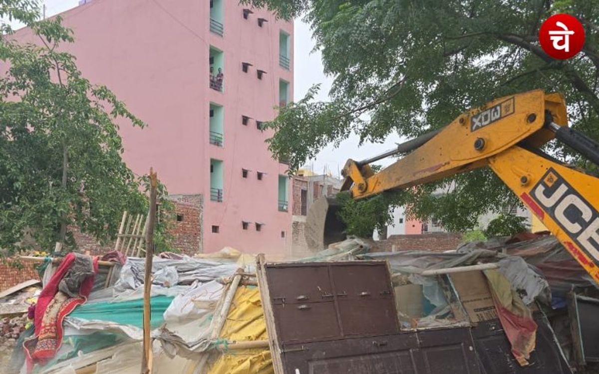 ‘बाबा के बुलडोजर’ ने छलेरा में अतिक्रमण किया साफ, करोड़ों रुपये की है जमीन