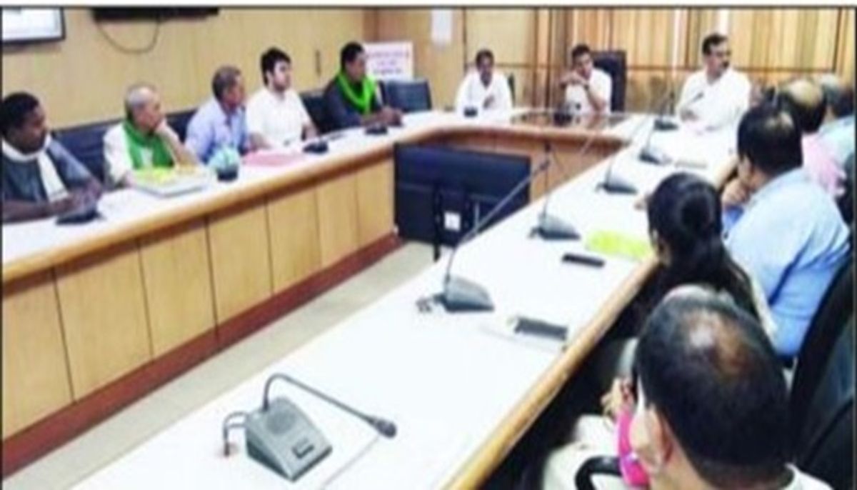 एनटीपीसी से प्रभावित किसानों की जायज मांगें पूरी करेंगे : डीएम