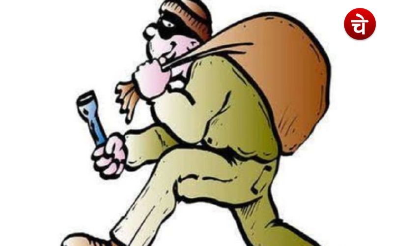 बुजुर्ग के दिल में बिठाया भूत-प्रेत का डर, जेवरात लेकर चोर हुए रफू चक्कर