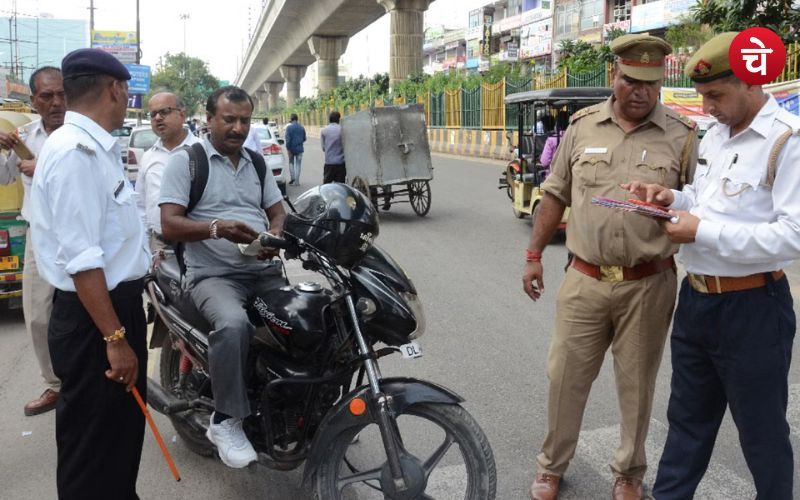 नोएडा में ट्रैफिक नियम तोड़ने वालों पर धड़ाधड़ एक्शन, काटे रिकॉर्डतोड़ चालान