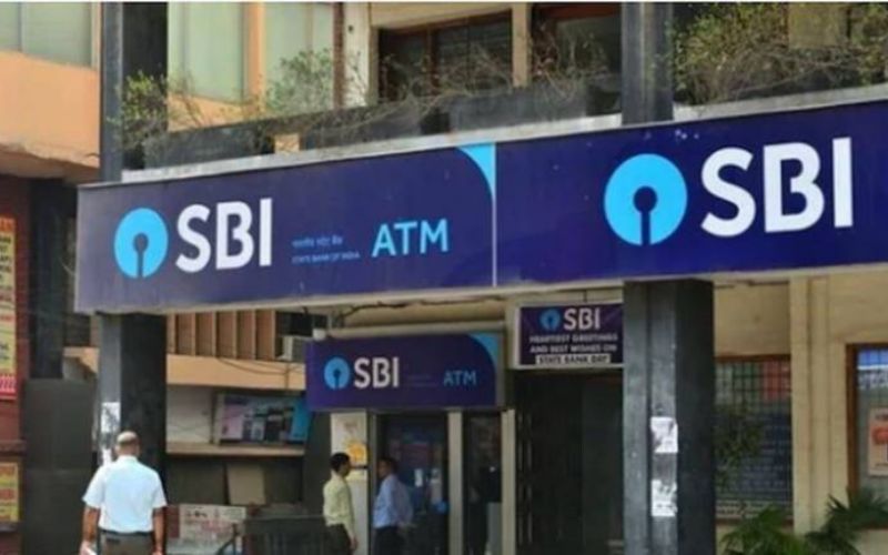 SBI का ग्राहकों को बड़ा झटका, लोन लेना किया महंगा