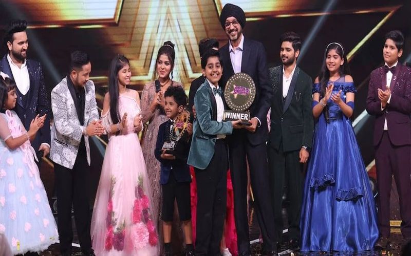 नन्हें अथर्व-अविर्भाव ने जीती भारी-भरकम ट्रॉफी, दुनिया में बिखेरा अपनी आवाज का जादू