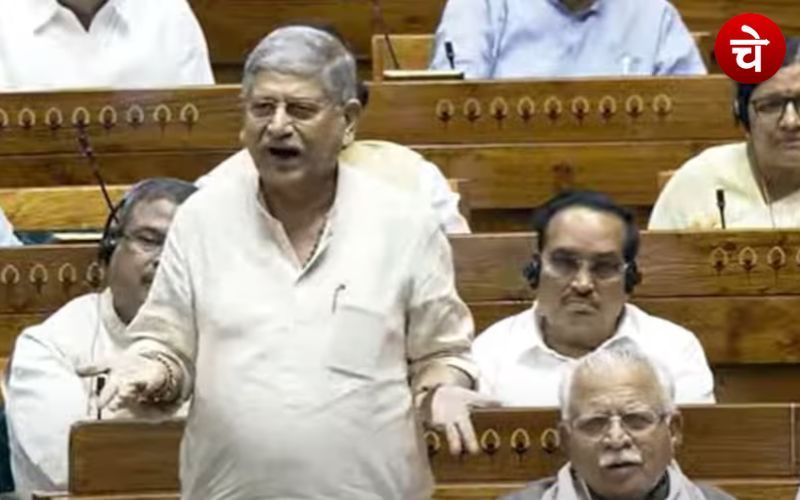 लोकसभा में पेश हुआ वक्फ संशोधन बिल, विपक्ष का जोरदार हंगामा