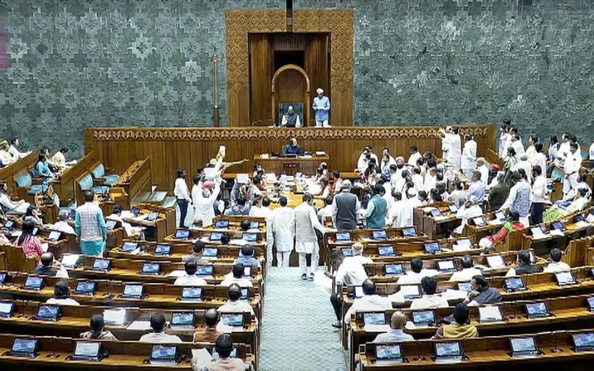 वक्फ बोर्ड पर चल सकता है ‘चाबुक’, संसद में बिल लाएगी मोदी सरकार