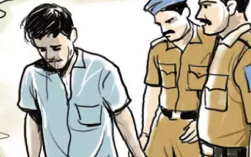 नोएडा की सड़कों पर खुलेआम बेच रहा था नशीले पर्दाथ, पुलिस ने धर दबोचा