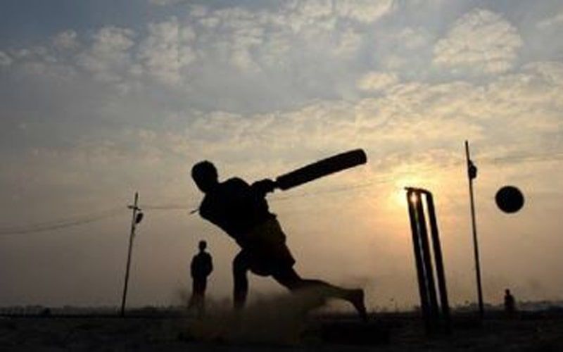 क्रिकेट ग्राउंड बना जंग का मैदान, जरा सी बात पर भिड़े बच्चे, एक की मौत