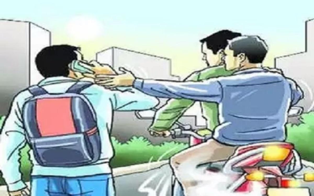 ग्रेटर नोएडा में बाइक सवार बदमाश मोबाइल छीनकर फरार