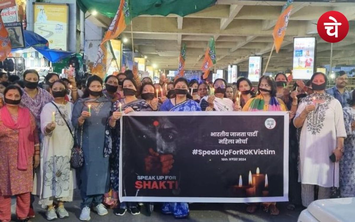 नोएडा में मुंह में काला कपड़ा बांध महिला मोर्चा ने निकाली आक्रोश रैली