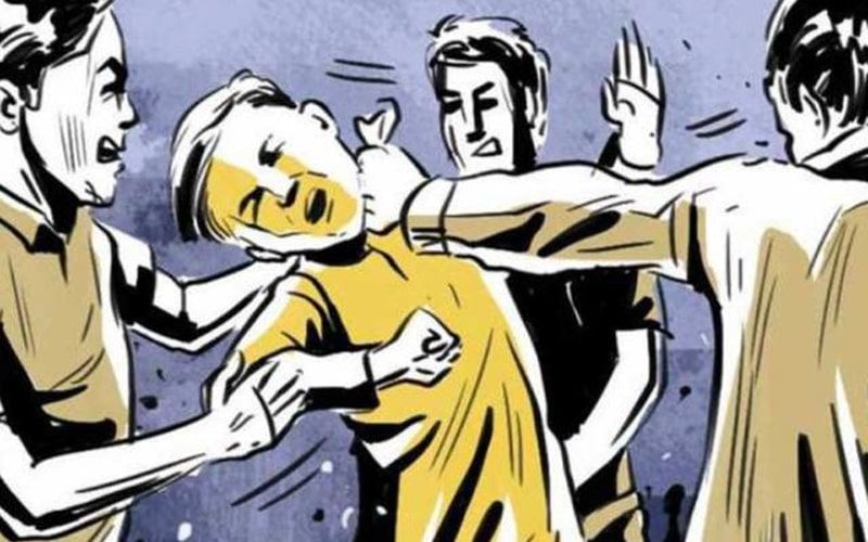 इस बात पर दो गुटों का आमना-सामना, जमकर चले लाठी-डंडे