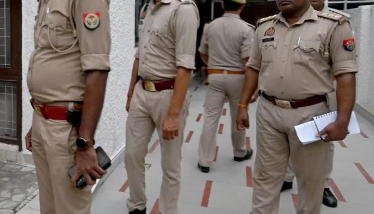ग्रेटर नोएडा पुलिस के हत्थे चढ़ा पत्नी का हत्यारा, कई दिनों से चल रहा था फरार