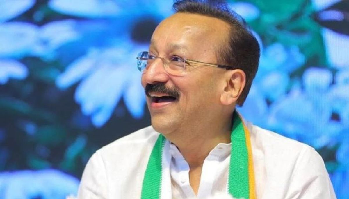 बाबा सिद्दीकी की गोली मारकर हत्या, शिंदे सरकार पर उठे सवाल