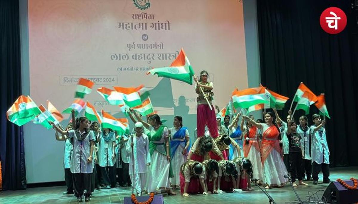 ग्रेटर नोएडा में स्कूलों की छात्राओं ने दी मनमोहक प्रस्तुति, एसीईओ ने कहा-देश का रखना होगा खुद से ख्याल