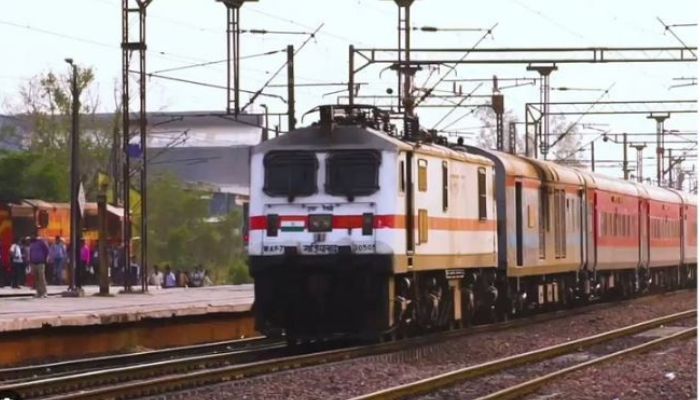 भारतीय रेलवे ने यात्रियों को दी बड़ी खुशखबरी! हर वीक चलेंगी दर्जनों स्पेशल ट्रेनें