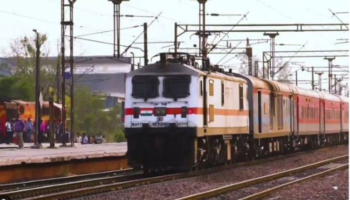 भारतीय रेलवे ने यात्रियों को दी बड़ी खुशखबरी! हर वीक चलेंगी दर्जनों स्पेशल ट्रेनें
