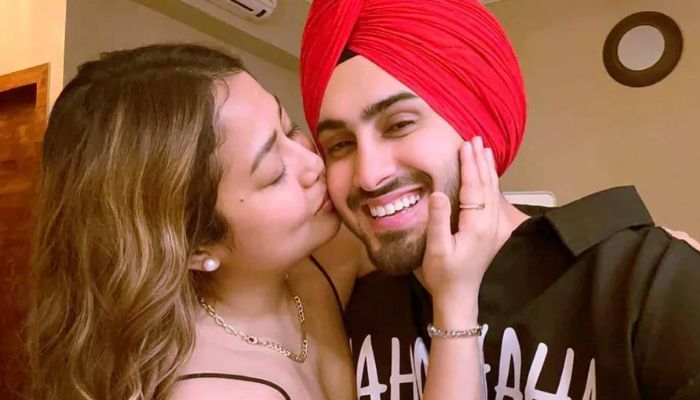 सोशल मीडिया पर नेहा कक्कड़ को मिली बड़ी धमकी, वक्त पर नहीं संभले तो...