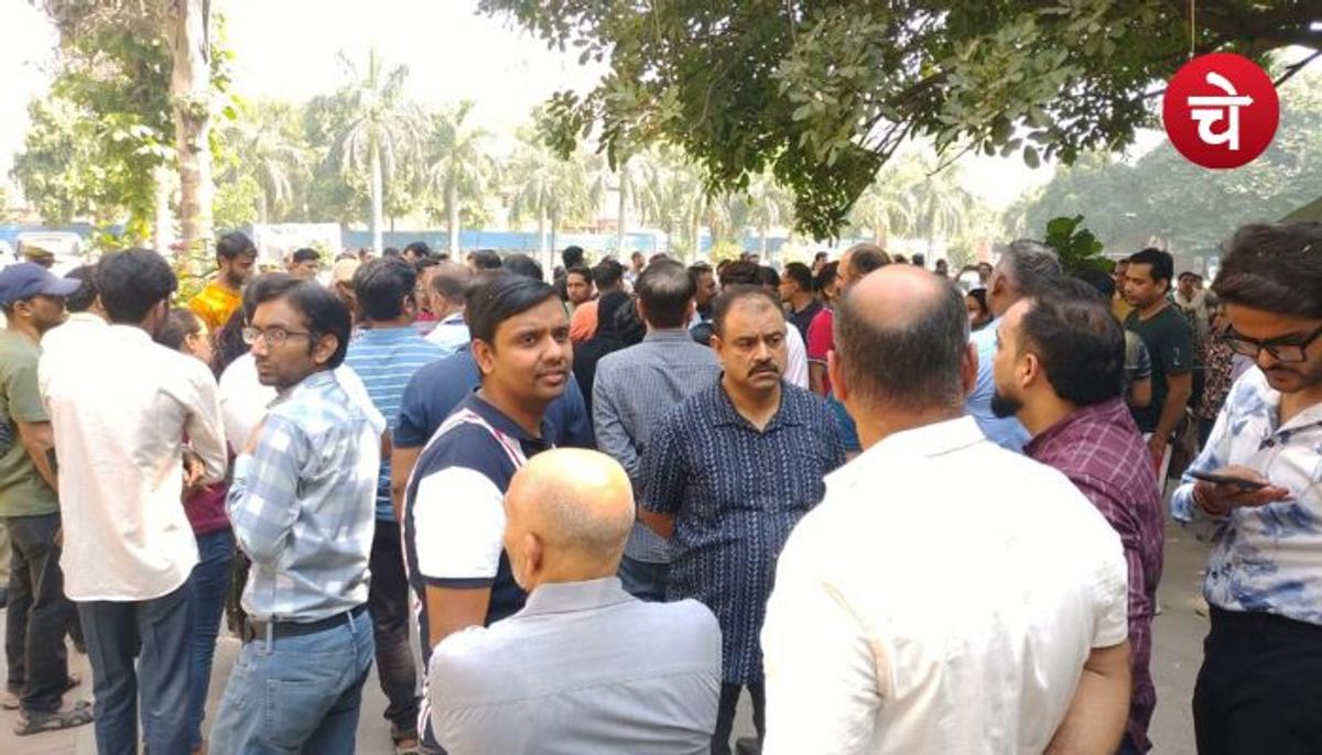 कैम्ब्रिज स्कूल पर अभिभावकों का प्रदर्शन, रेपिस्ट को पनाह देने के खिलाफ लोगों का हंगामा