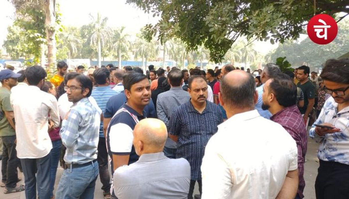कैम्ब्रिज स्कूल पर अभिभावकों का प्रदर्शन, रेपिस्ट को पनाह देने के खिलाफ लोगों का हंगामा