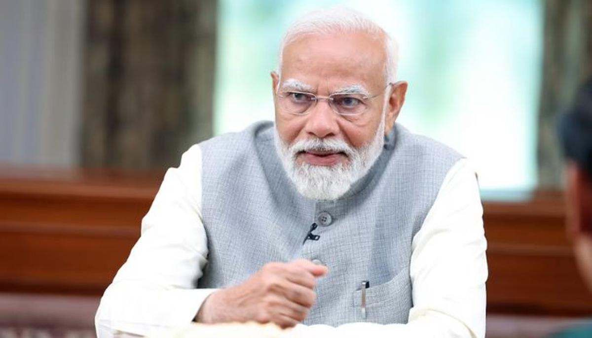 वाराणसी की सड़कों पर लगा PM मोदी का खास पोस्टर, खूब बटोर रहा चर्चाएं