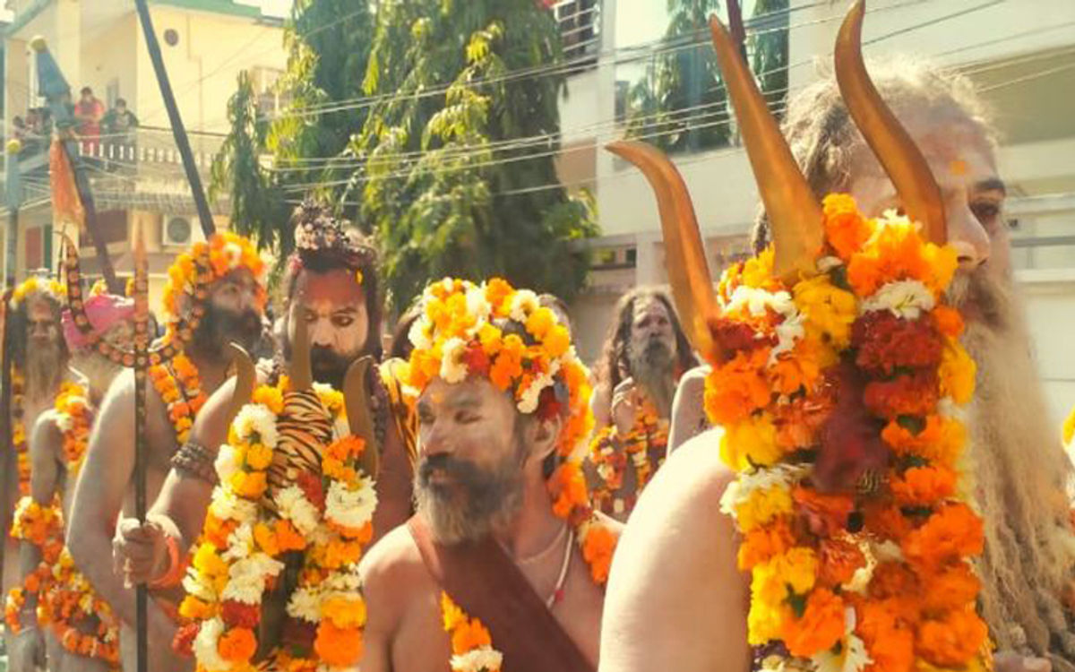 प्रयागराज महाकुंभ से पहले साधु-संतों के बीच महाघमासान, जानिए क्या है पूरा मामला?