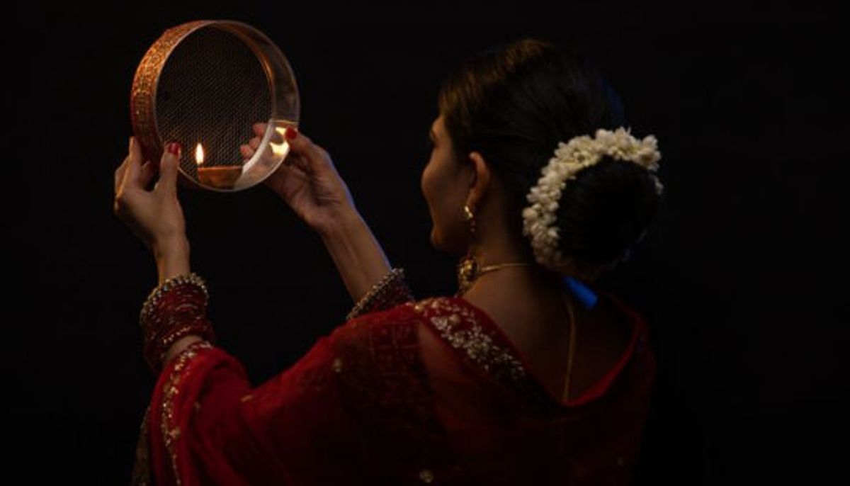 करवा चौथ के महत्व को खुद चाँद तथा सूरज से समझा