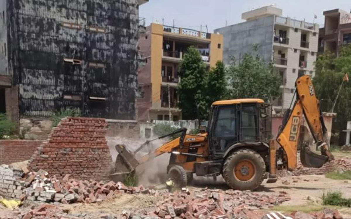 नोएडा में भू-माफियों पर प्राधिकरण ने कसा शिकंजा, कब्जा मुक्ता कराई 30 करोड़ की जमीन