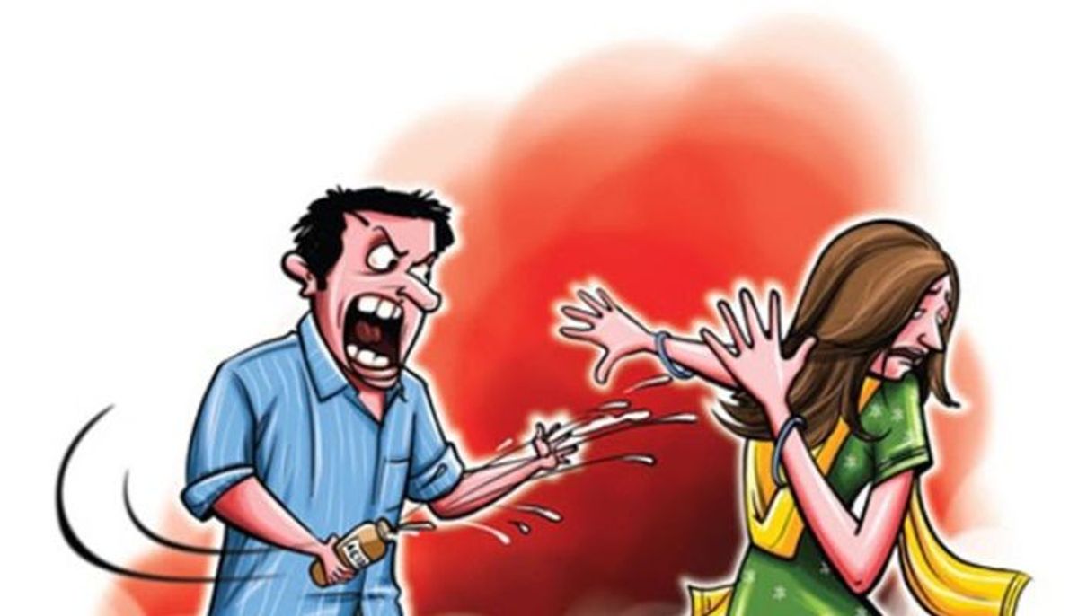 नकाबपोश दरिंदों ने स्कूली बच्ची पर किया एसिड अटैक, कई दिनों से कर रहे थे पीछा