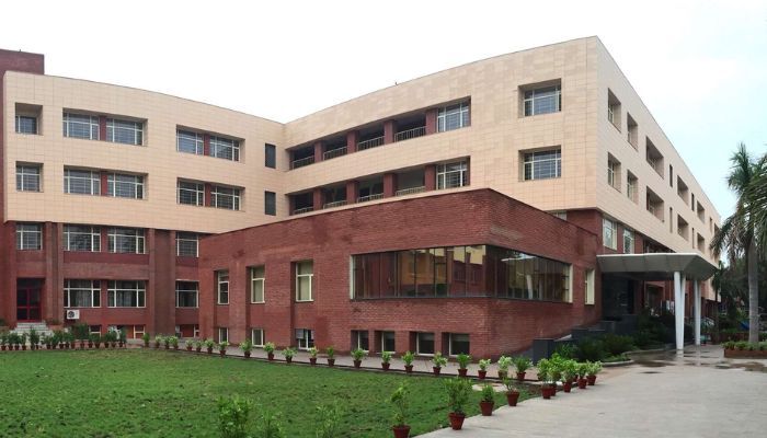 इन नामी स्कूलों ने उड़ाई जिलाधिकारी के आदेशों की धज्जियां, सख्ती के बावजूद खोले स्कूल