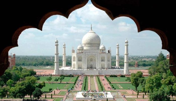 ताजमहल का दीदार करने आई विदेशी महिला की मौत, पुलिस कर रही सख्ती से जांच