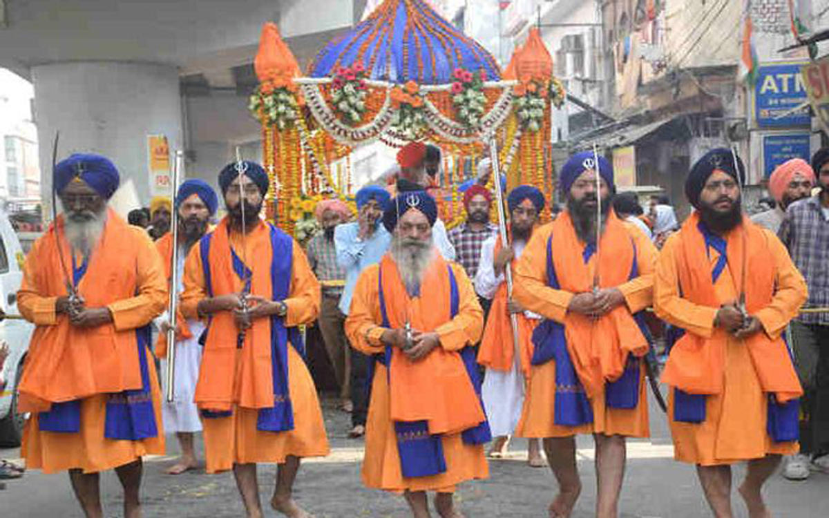 प्रकाश पर्व पर प्रभात फेरी व गुरूद्वारों में शबद कीर्तन का आयोजन