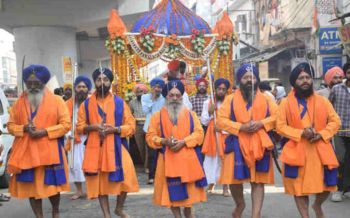 प्रकाश पर्व पर प्रभात फेरी व गुरूद्वारों में शबद कीर्तन का आयोजन