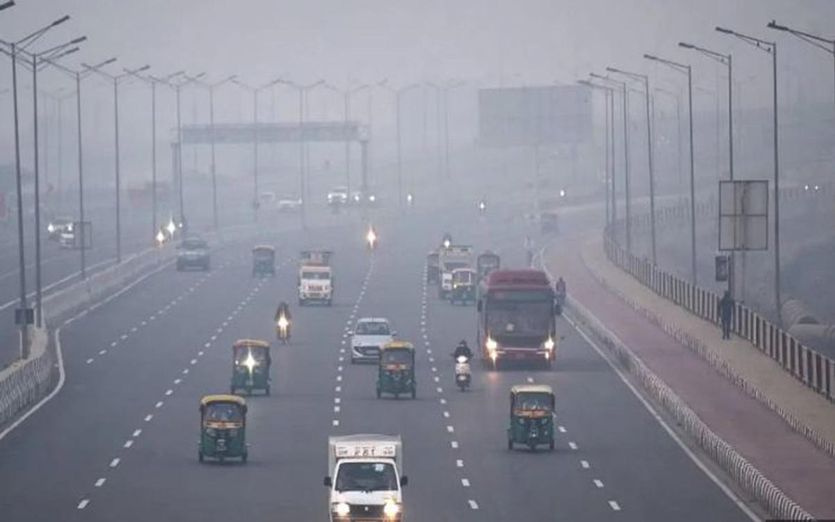 आतिशबाजी ने इस बार हवा में कम घोला जहर, दिल्ली-NCR में अभी भी दम घोंटू हवा