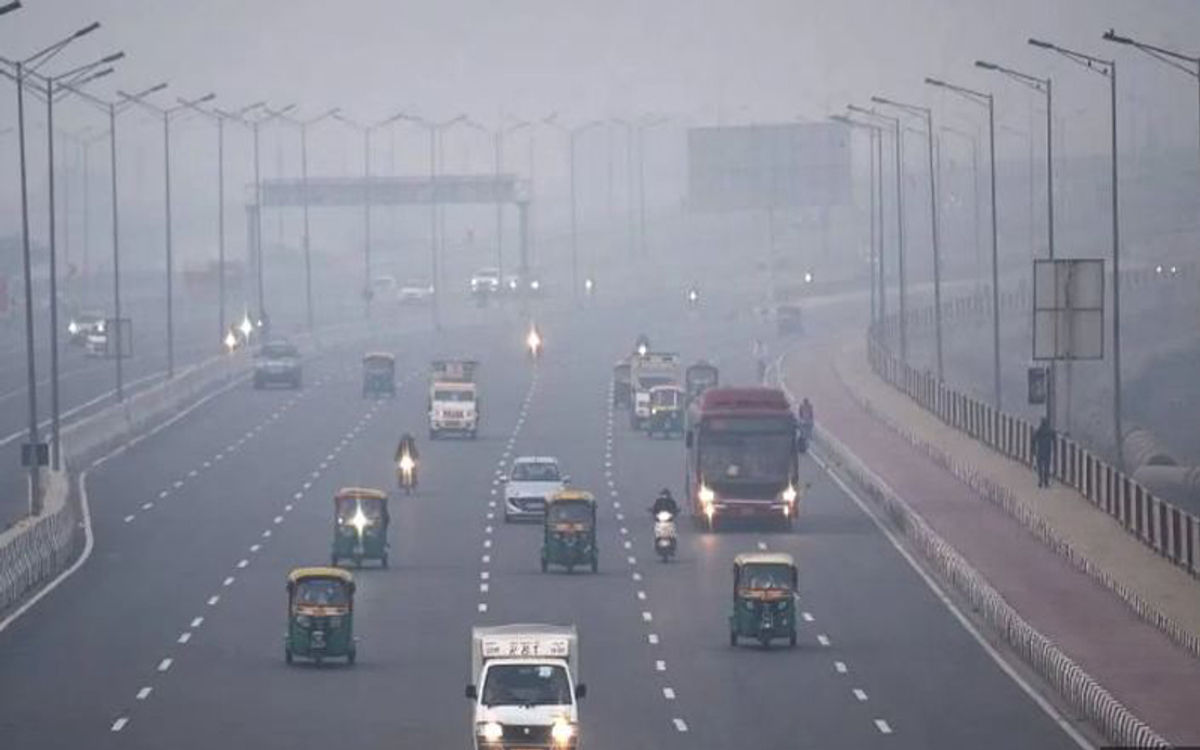 आतिशबाजी ने इस बार हवा में कम घोला जहर, दिल्ली-NCR में अभी भी दम घोंटू हवा