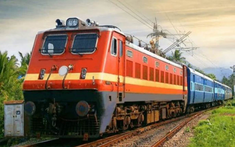 ट्रेन टिकट से रेलवे की कमाई, जानें कितना होता है फायदा?