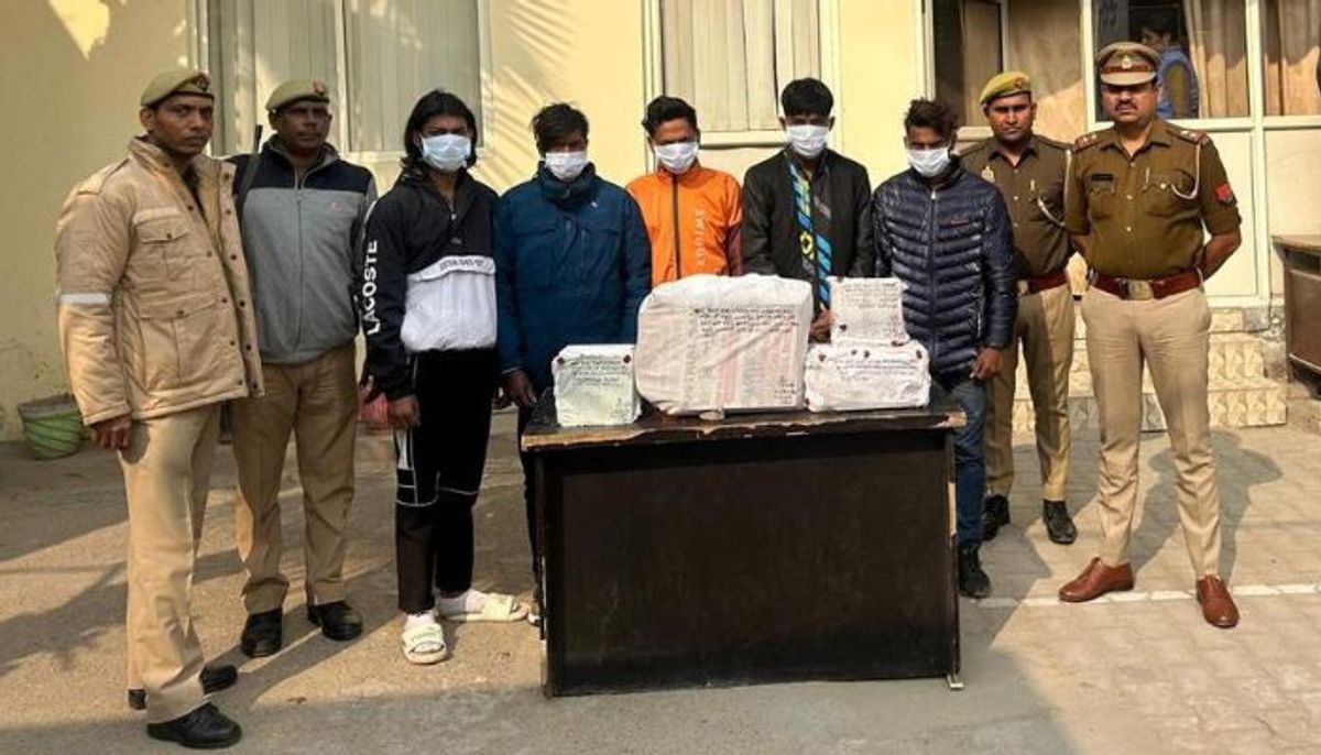 ग्रेटर नोएडा में पांच शातिर चोर गिरफ्तार, पुलिस ने बरामद किए ये सामान