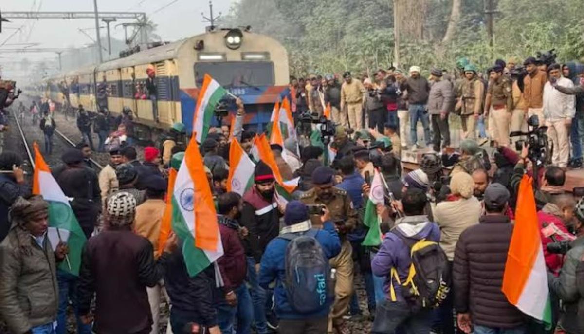 रेल ट्रैक से लेकर ट्रकों तक के रुके पहिए, बेबस हुई पुलिस...बिहार में BPSC परीक्षा पर संग्राम
