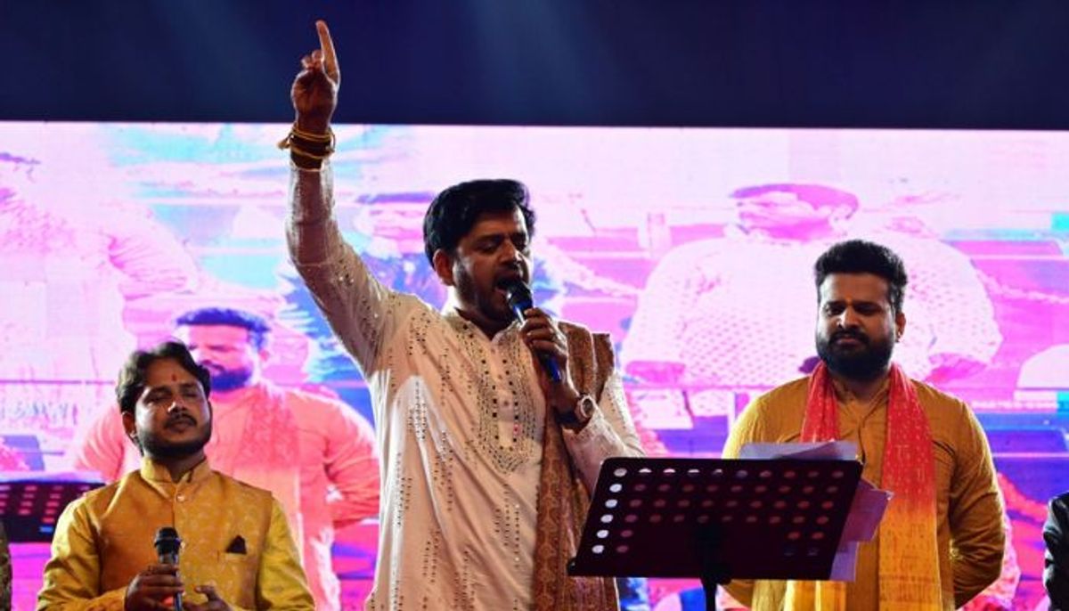 महाकुंभ के गंगा पंडाल में संस्कृति का महासंगम, भक्ति के रस में डूबे श्रोता