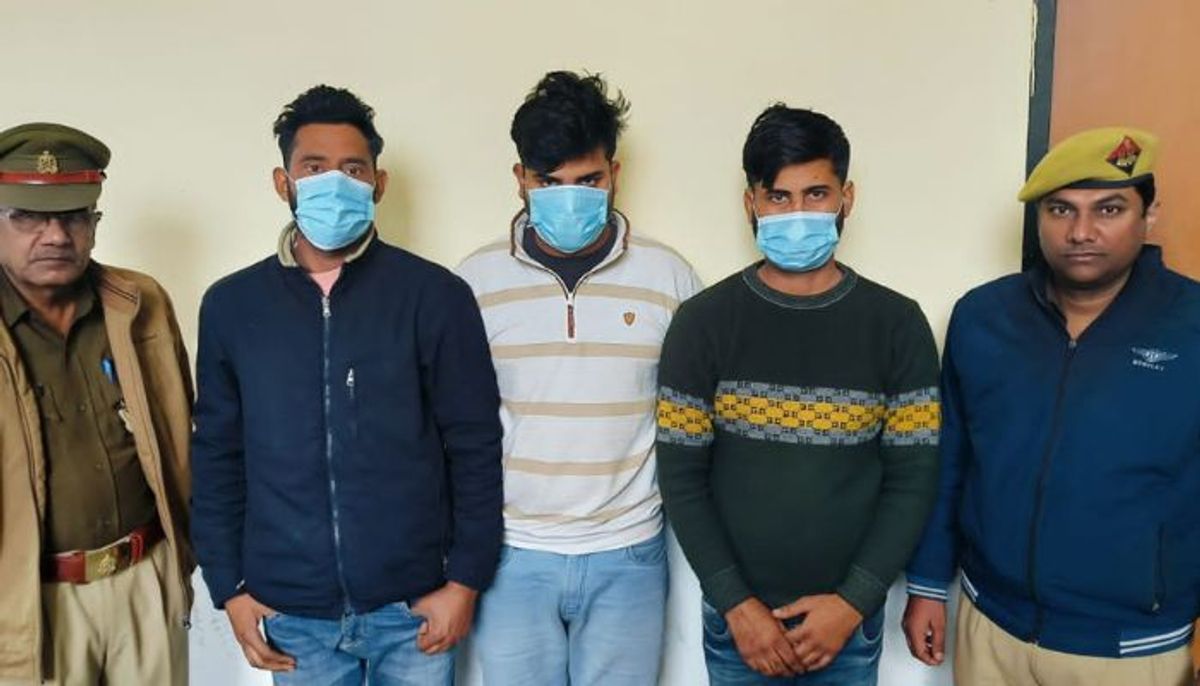 UP पुलिस भर्ती के लिए जमा किए थे फर्जी दस्तावेज, कांस्टेबल समेत तीन गिरफ्तार